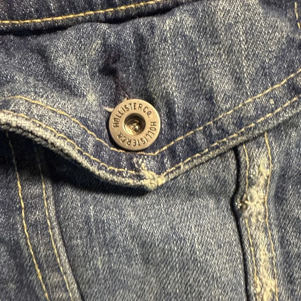 Hollister Men's Denim Distressed Trucker Jean Jacket Size XL Medium Wash